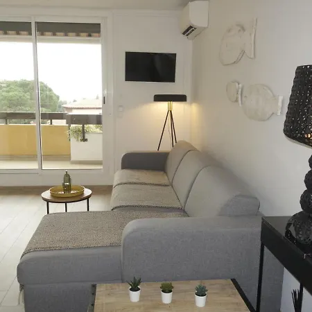 Apartment Les Jardins De By Interhome *